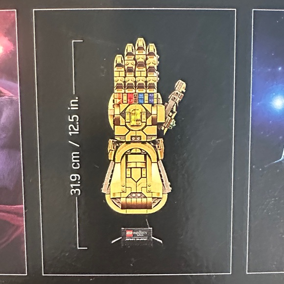 LEGO Infinity Saga Gauntlet with Colorful Stones - Picture 4 of 14
